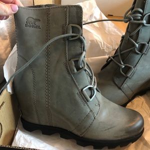 Women’s Sorel Joan of Arctic Wedge II - Size 8